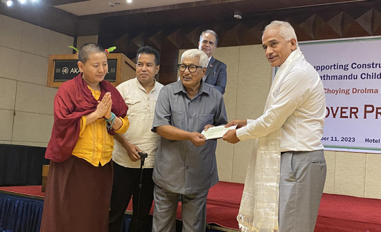 बाल अस्पताललाई आनी छोइङको १ करोड ८० लाख सहयोग